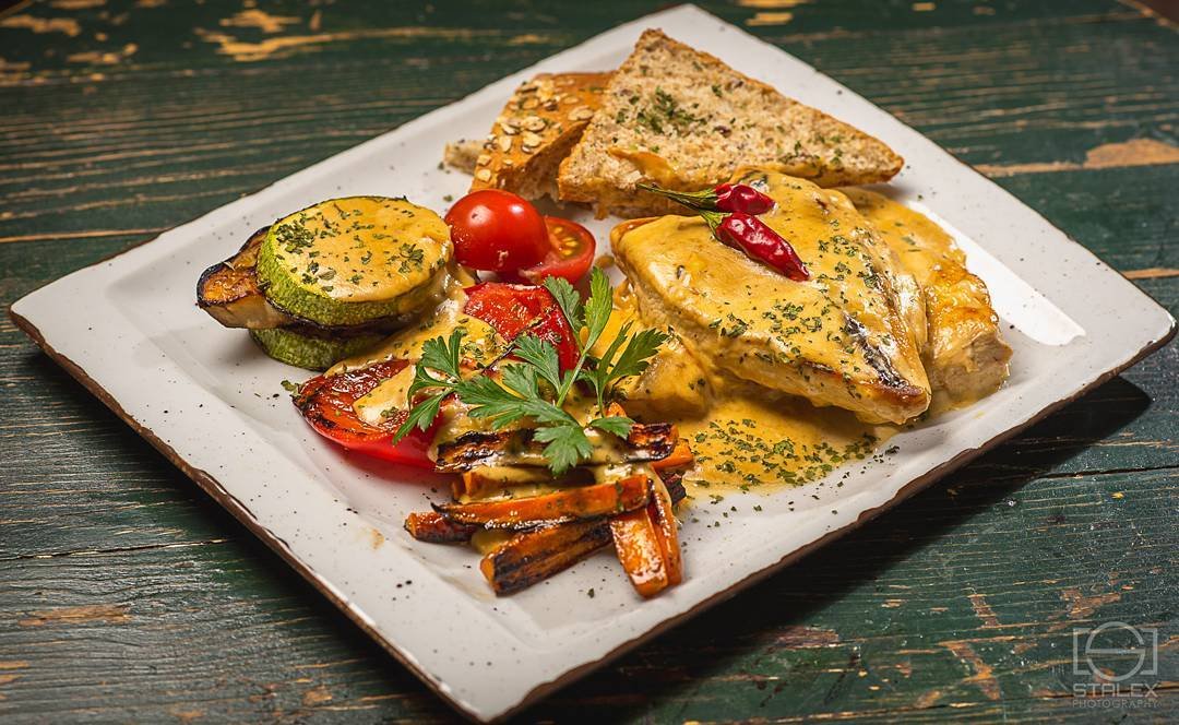 Pileći file u mocarela sosu